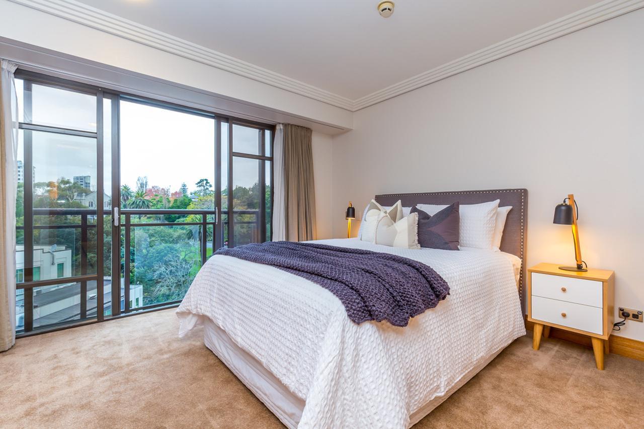 Stylish Central City Apartment With Pool And Gym Auckland Exteriör bild