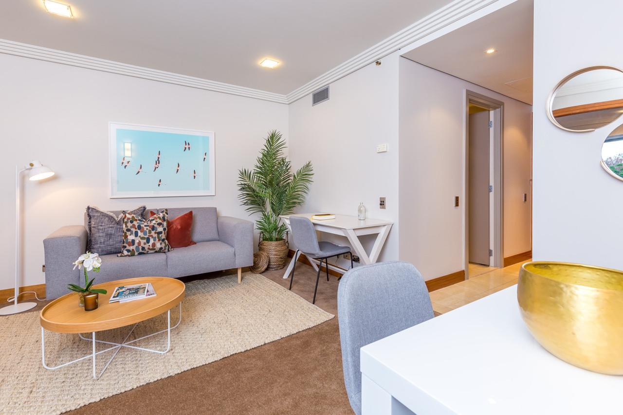 Stylish Central City Apartment With Pool And Gym Auckland Exteriör bild