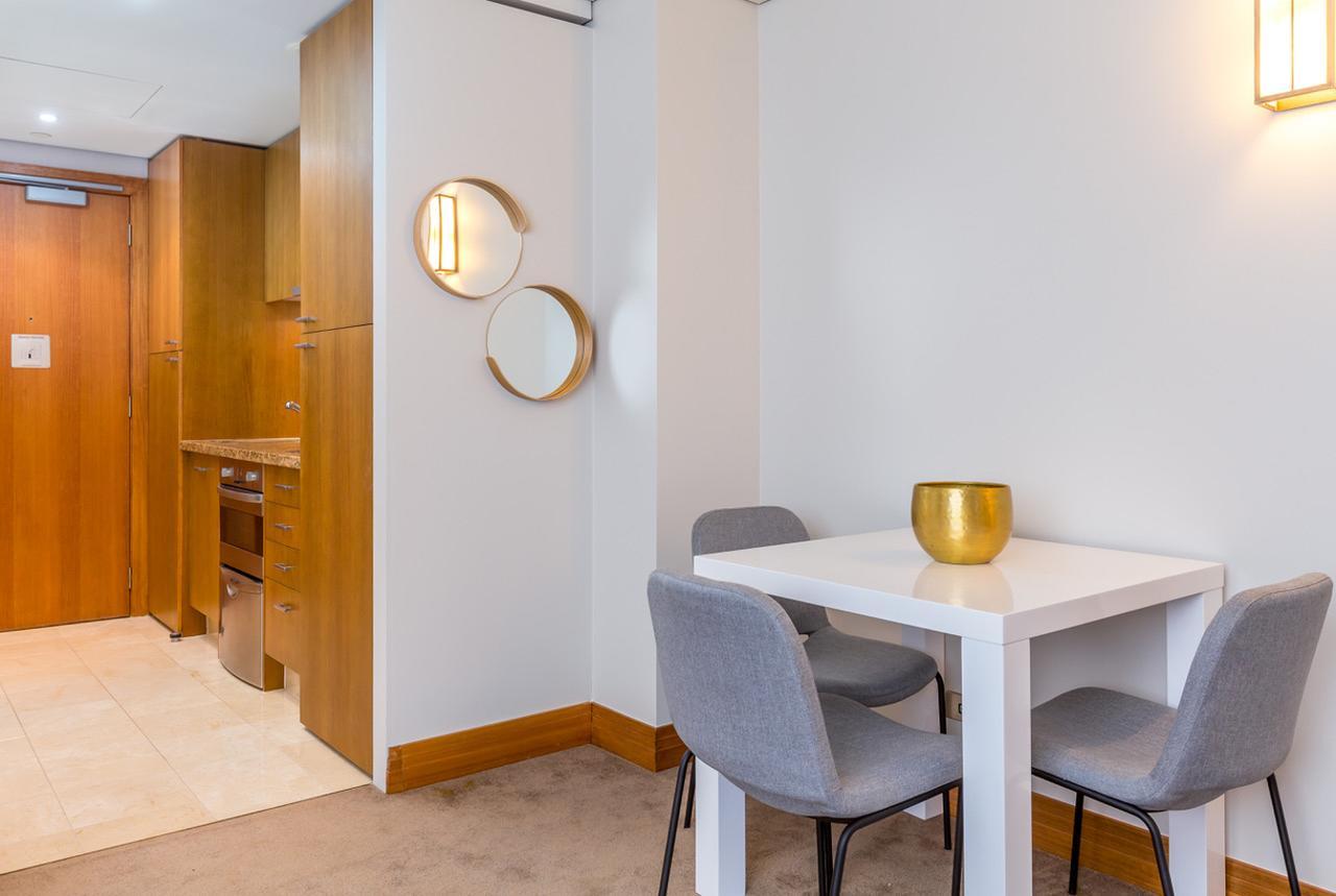 Stylish Central City Apartment With Pool And Gym Auckland Exteriör bild